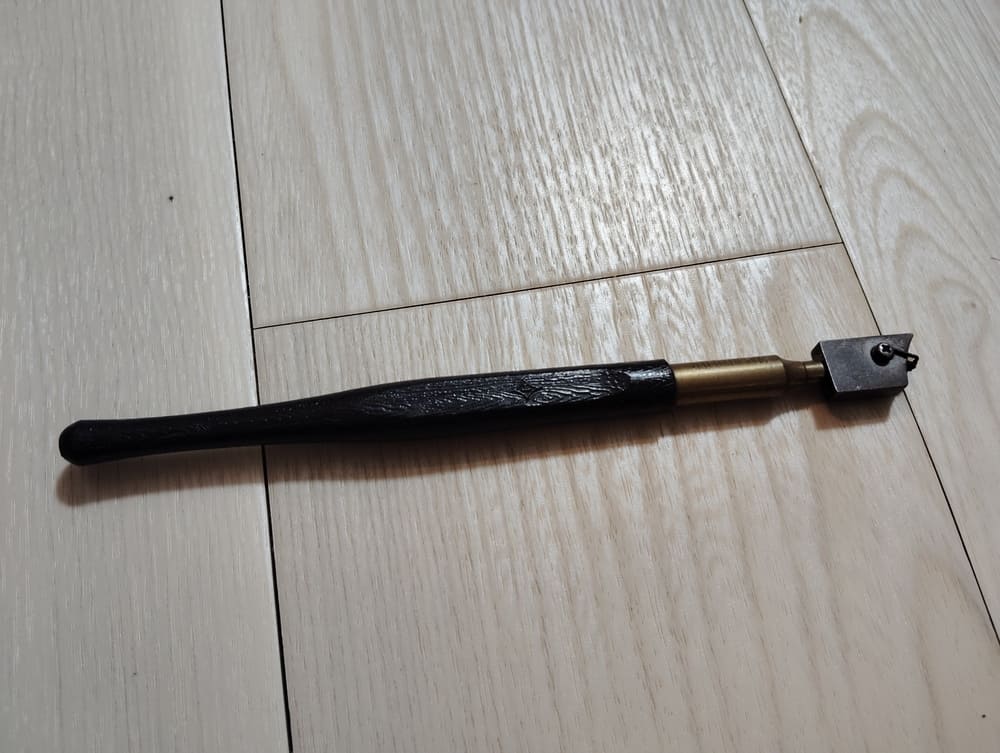 私が長年愛用しているガラス切り